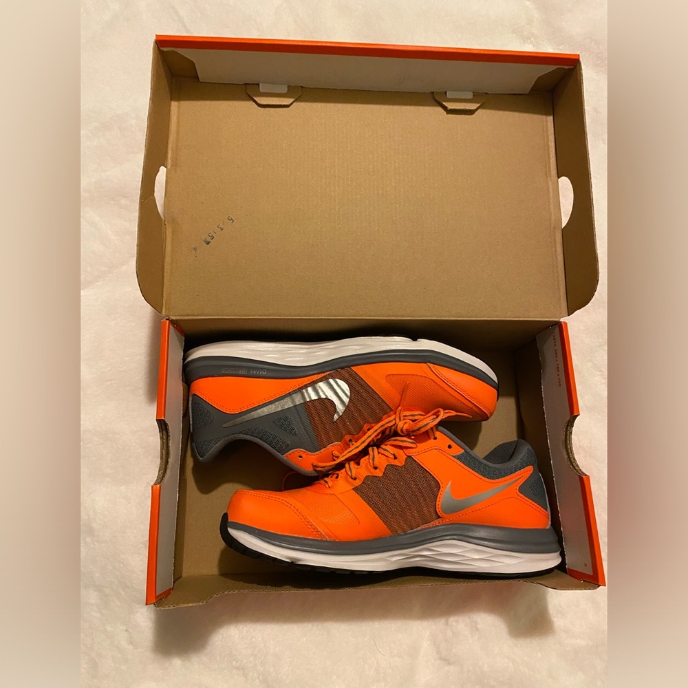 Boys Orange Nike Dual Fusion Size Youth 4.5